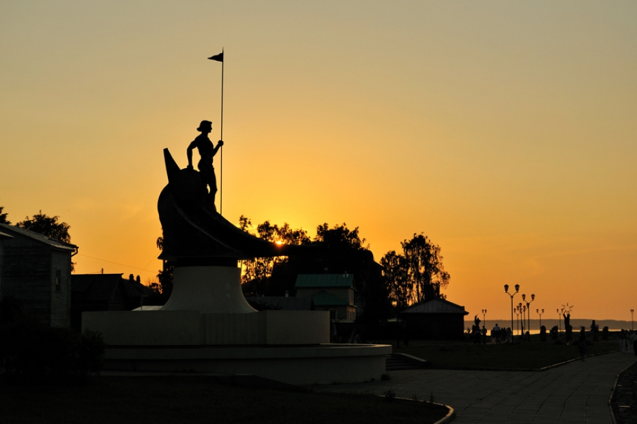 Петрозаводск ташкент. Петрозаводск достопримечательности. Петрозаводск красивые фото. Петрозаводск Petroskoi монумент. Петрозаводск картинки города.